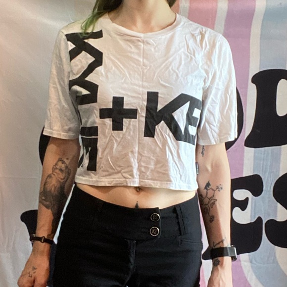 Kendall & Kylie Cropped Shirt - Picture 5 of 7